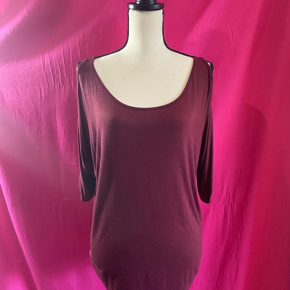 ♥️❄️Yoinks Yours Inspiration Cold Shoulder Top M - Picture 5 of 7